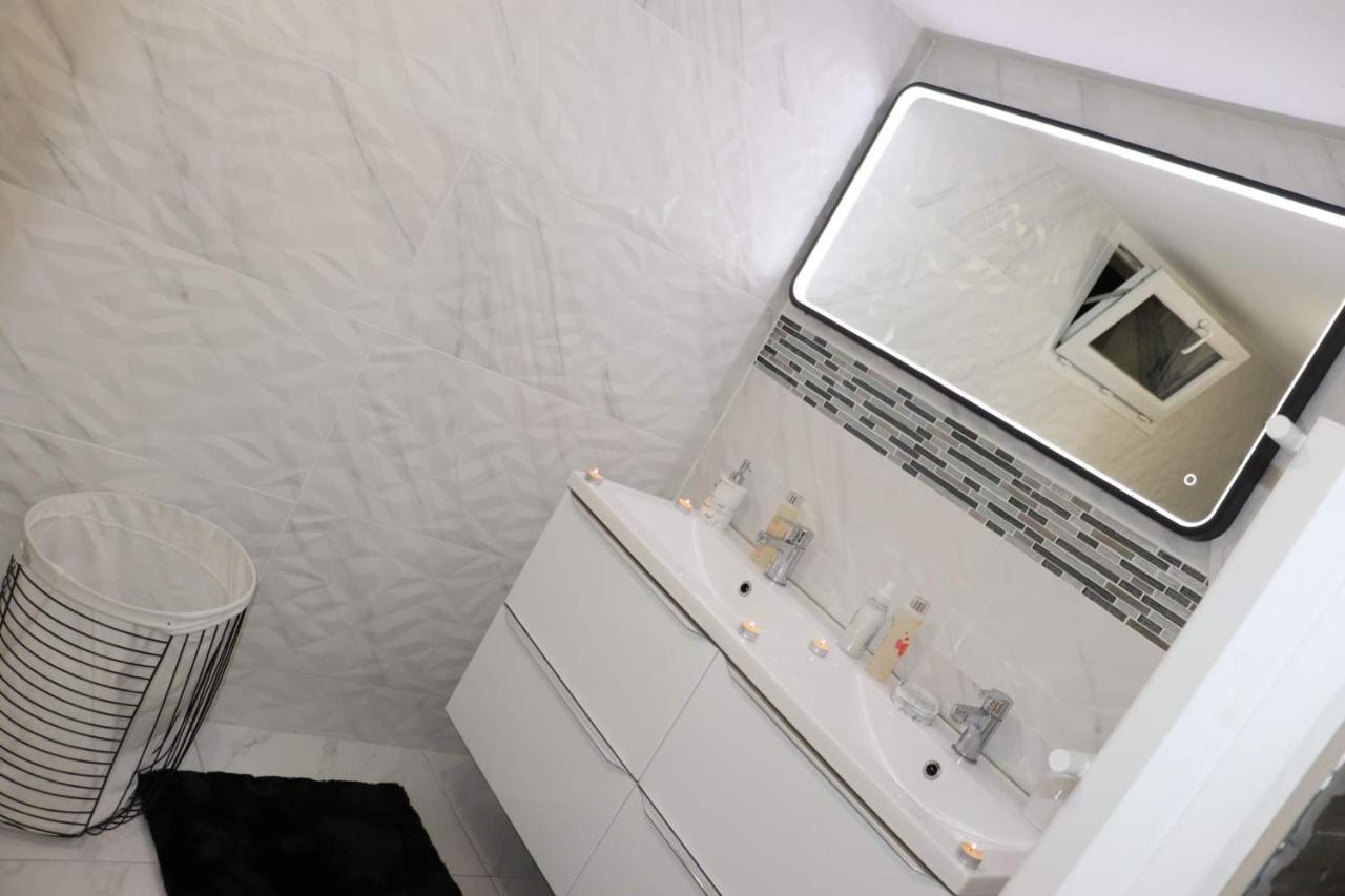Love Room Givors Bagian luar foto