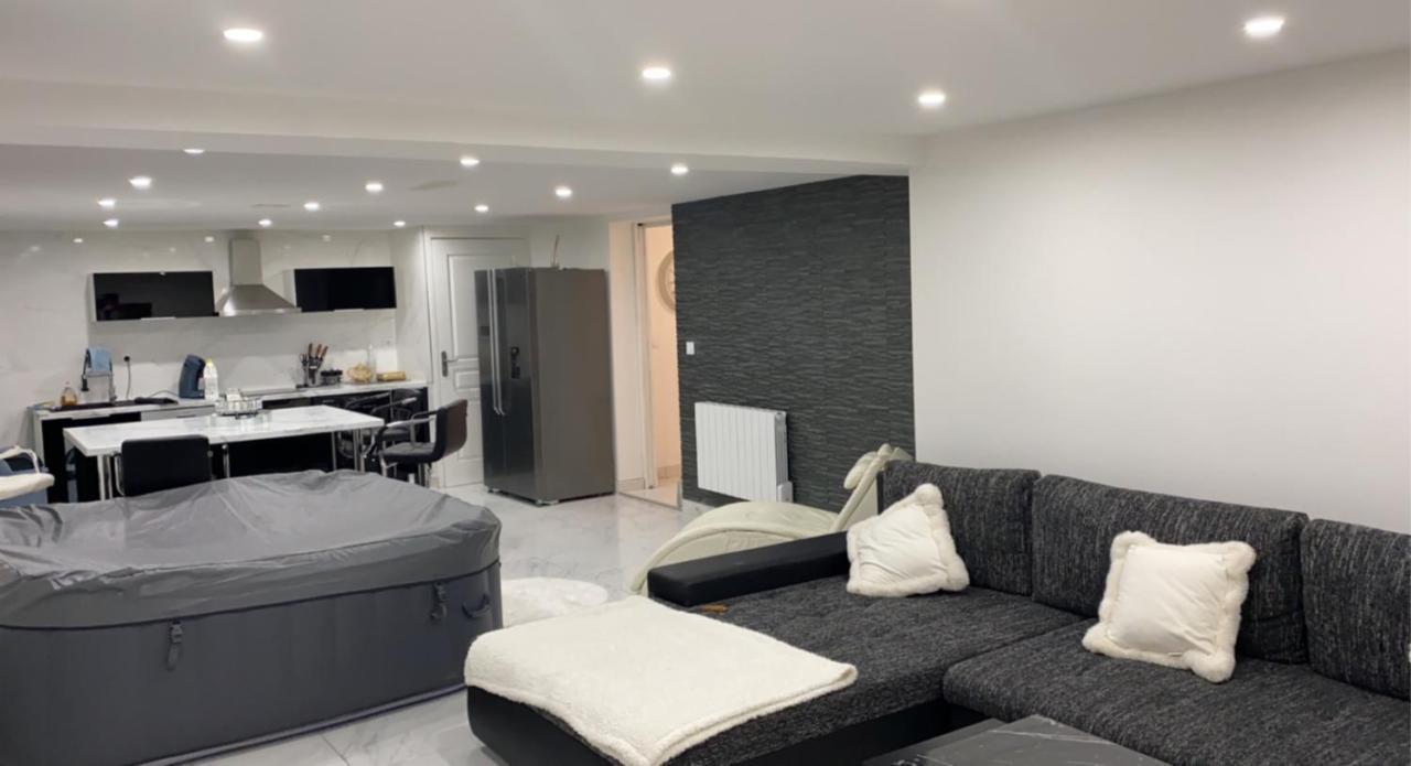 Love Room Givors Bagian luar foto