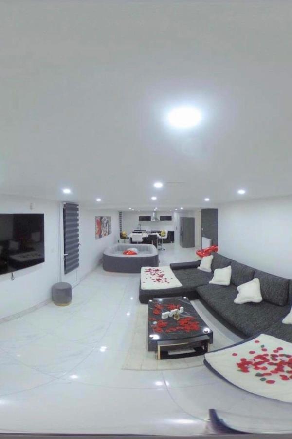 Love Room Givors Bagian luar foto