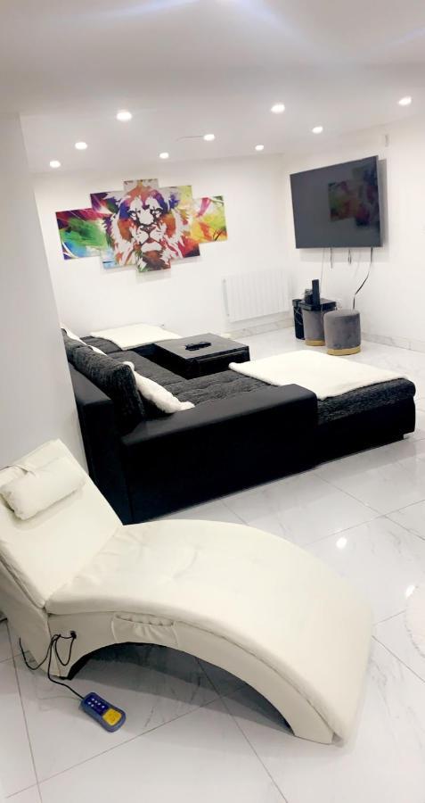 Love Room Givors Bagian luar foto